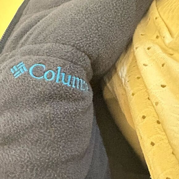 Columbia Reversible Jacket. Blue Plaid. Size M - Picture 5 of 6